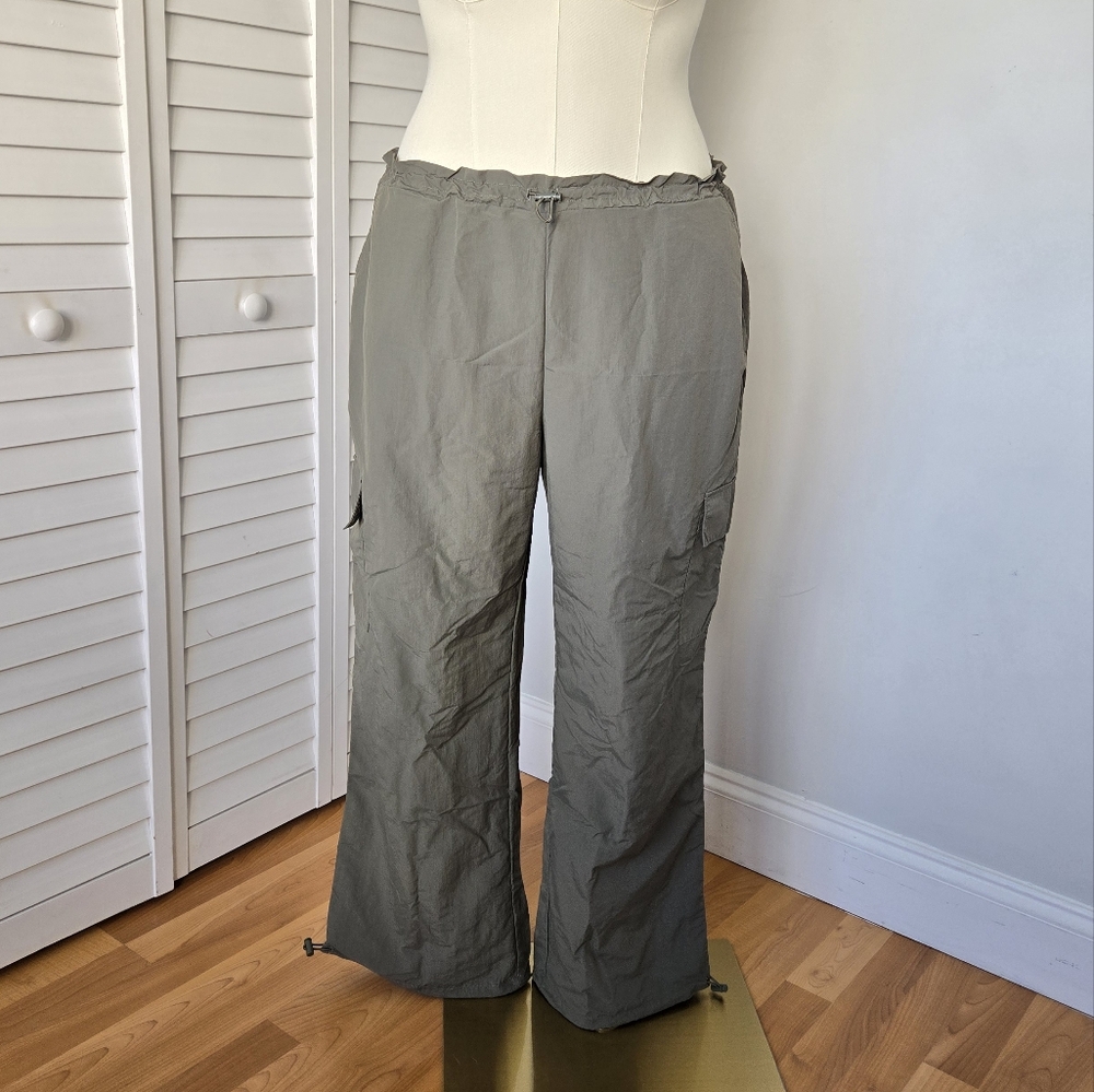Olive Green Nylon Cargo Pants Wormen's XL Gorpcore Outdoors Streetwear Camping